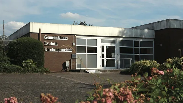 Frontansicht vom Gemeindehaus Lahde