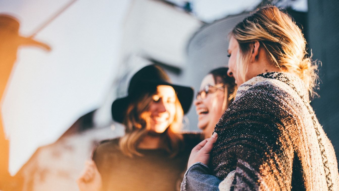 Eine Gruppe Frauen lacht